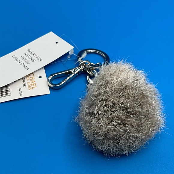 A Very rare NWT Michael Kors Rabbit Fur Silver/gray Keychain Key Ring Key Fob - Picture 3 of 3